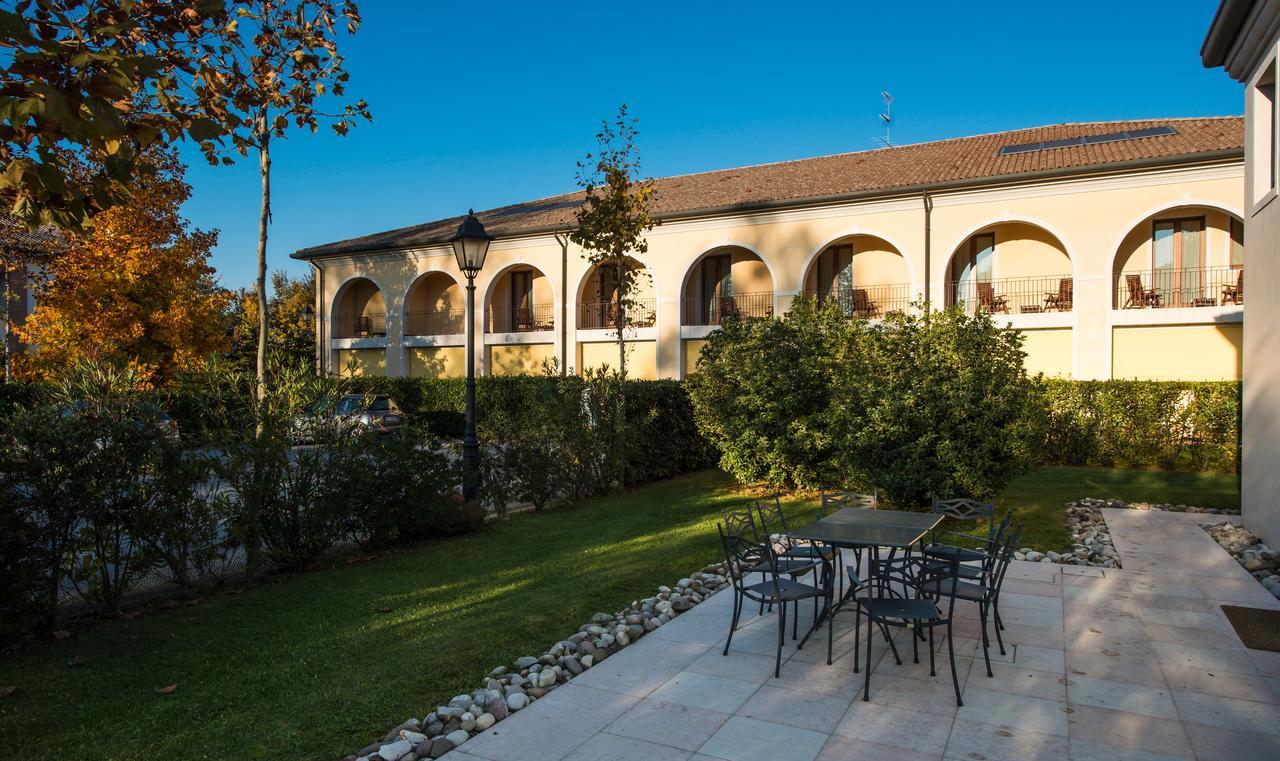 Hotel Villa Dei Carpini Oderzo Exterior foto